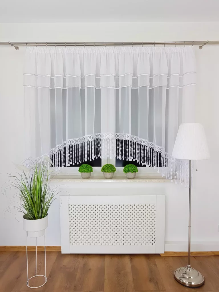 Firana dekoracyjna w łuk z cyrkoniami i szeroką gipiurą  – 400x160 cm