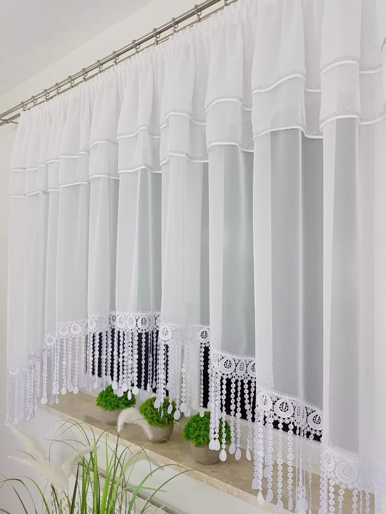 Firana dekoracyjna w łuk z cyrkoniami i szeroką gipiurą  – 400x160 cm
