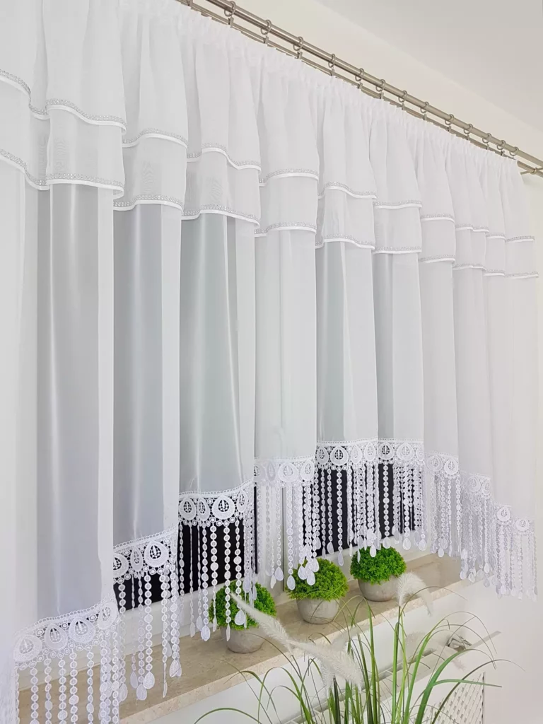 Firana dekoracyjna w łuk z cyrkoniami i szeroką gipiurą  – 400x160 cm