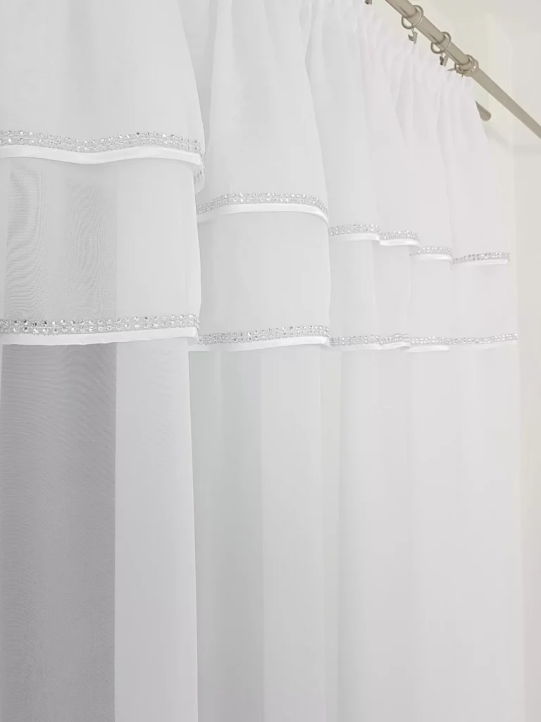 Firana dekoracyjna w łuk z cyrkoniami i szeroką gipiurą  – 400x160 cm