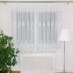 Prosta firana gotowa z haftem 400x150cm