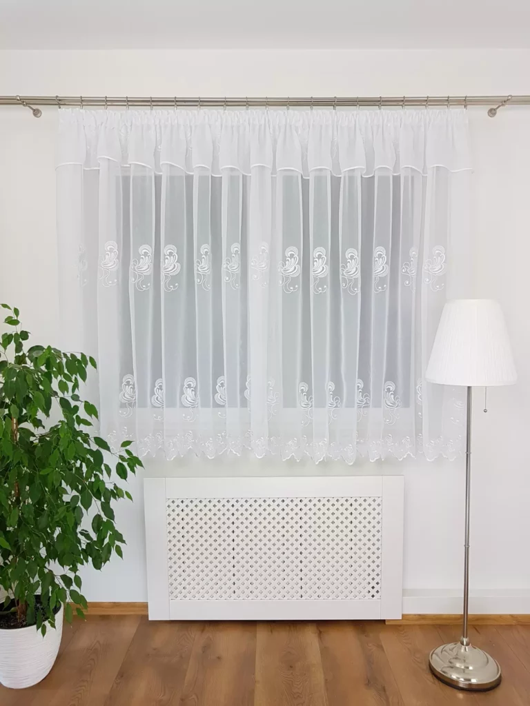 Prosta firana gotowa z haftem 400x150cm