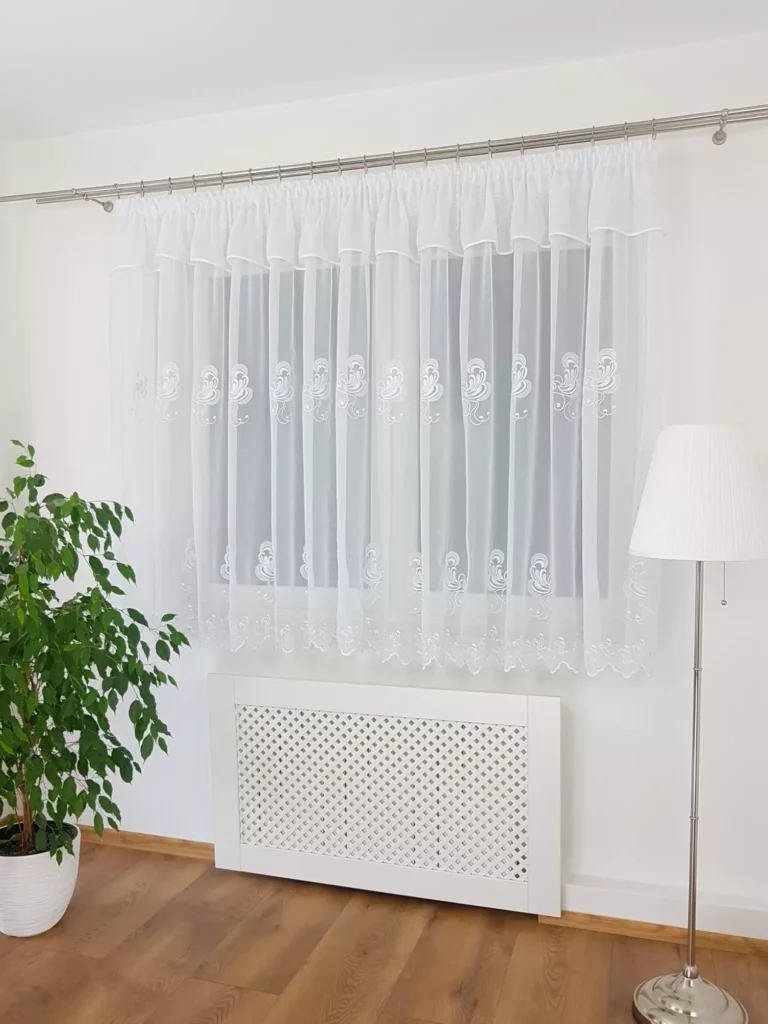 Prosta firana gotowa z haftem 400x150cm