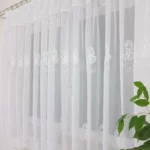 Prosta firana gotowa z haftem 400x150cm
