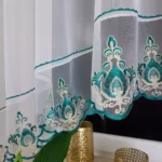 Firana gotowa 400x160 cm z zielonymi kokardkami i haftem