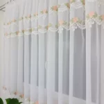 Firana gotowa z gipiurą w różyczki 400x150cm