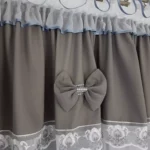 Firana gotowa 400x160 cm z szarymi kokardkami i haftem