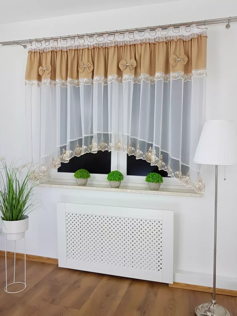 Firana gotowa 400x160 cm z brązowymi kokardkami i haftem