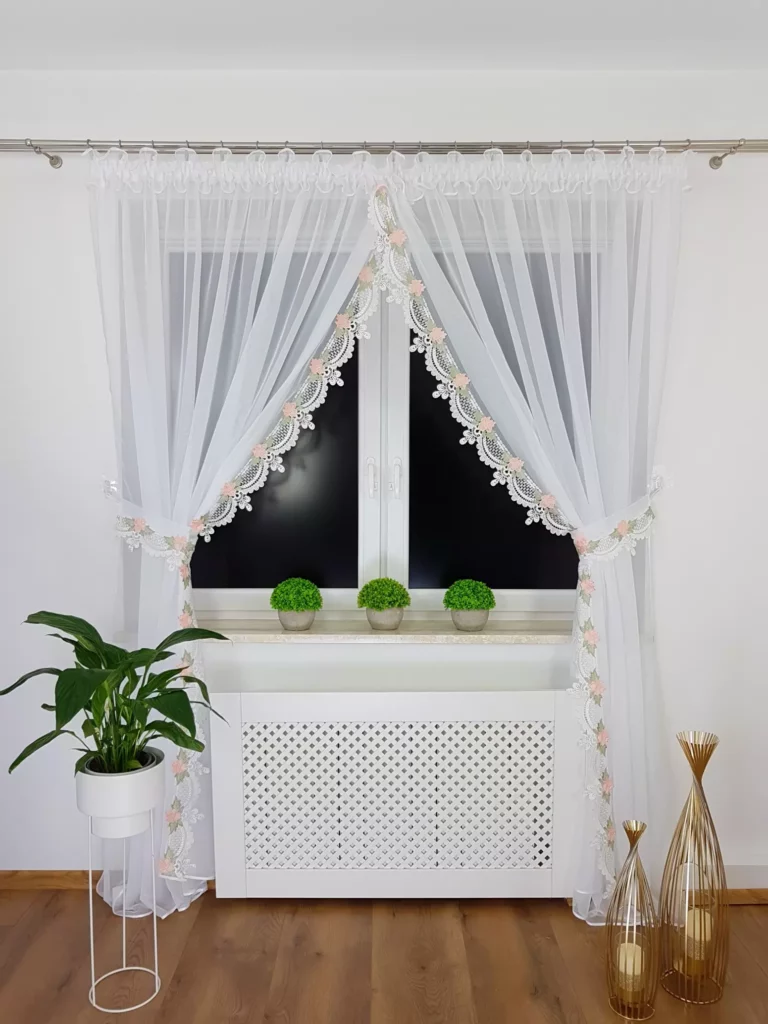Elegancka Firana z Woalu z Gipiurą –Stylowa, i Funkcjonalna!