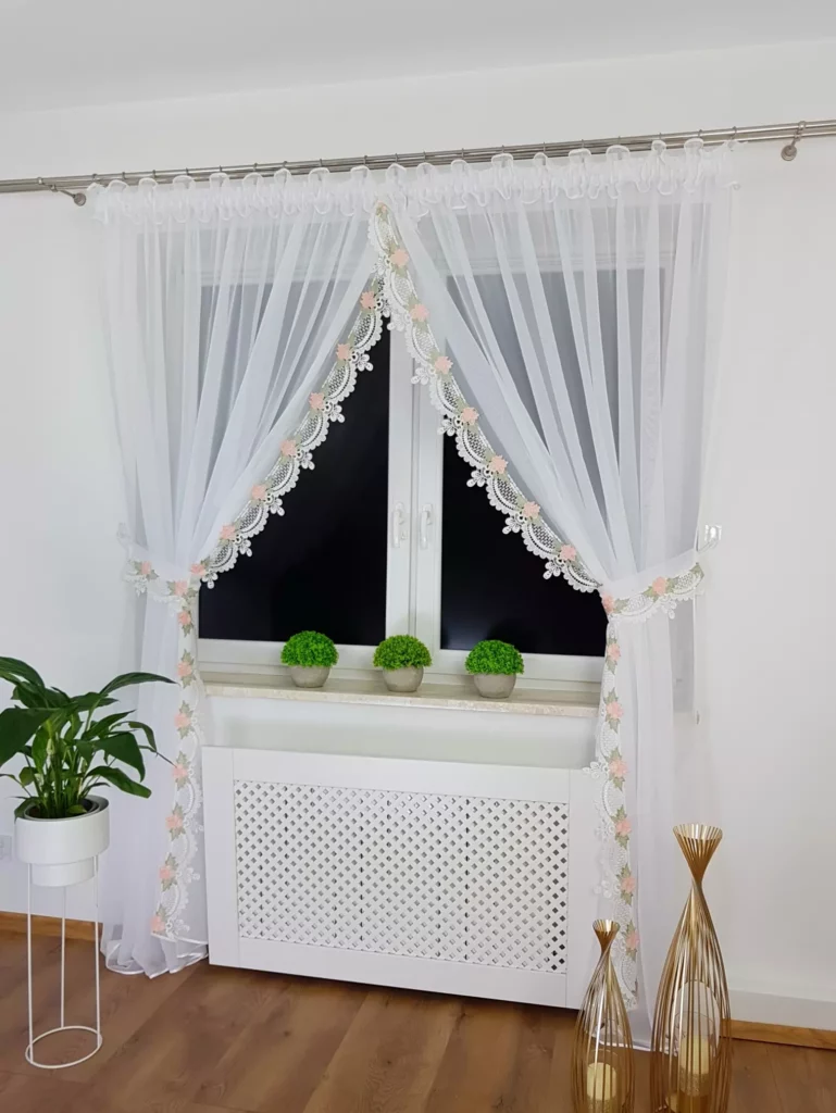 Elegancka Firana z Woalu z Gipiurą –Stylowa, i Funkcjonalna!