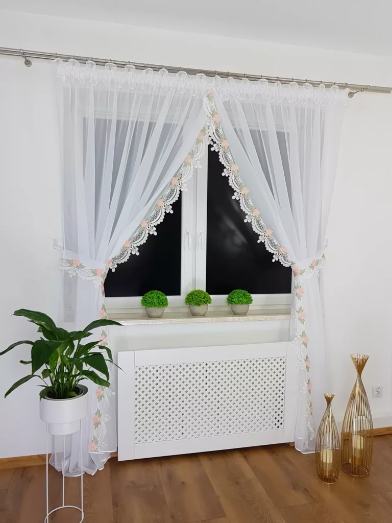 Elegancka Firana z Woalu z Gipiurą –Stylowa, i Funkcjonalna!