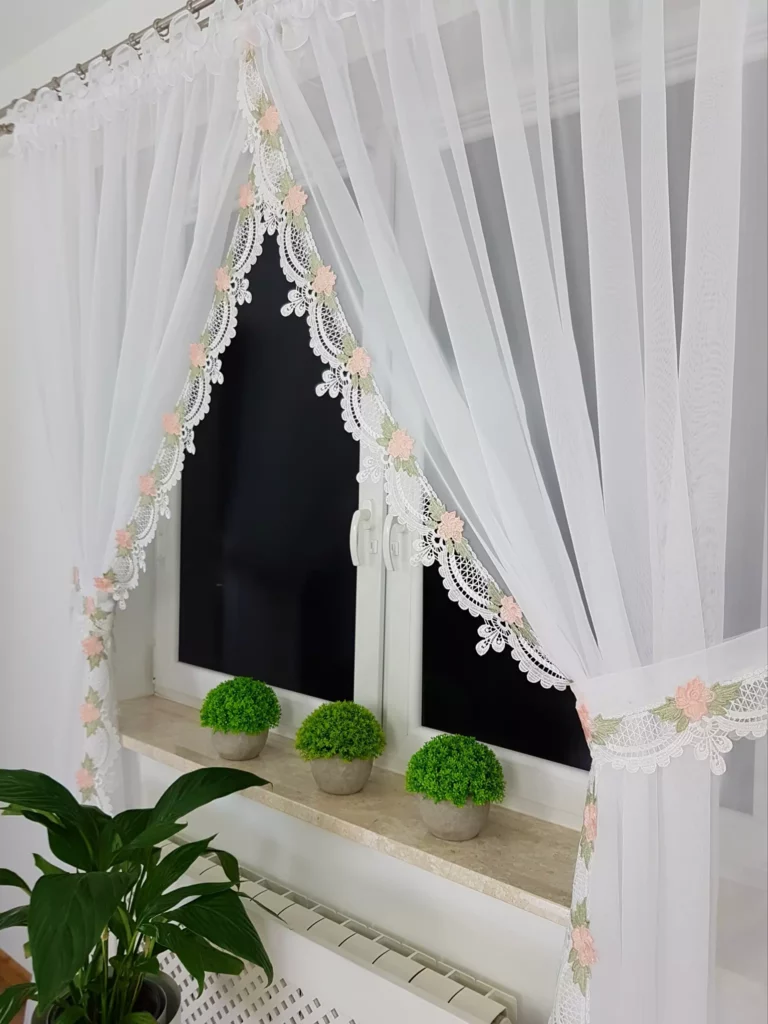 Elegancka Firana z Woalu z Gipiurą –Stylowa, i Funkcjonalna!