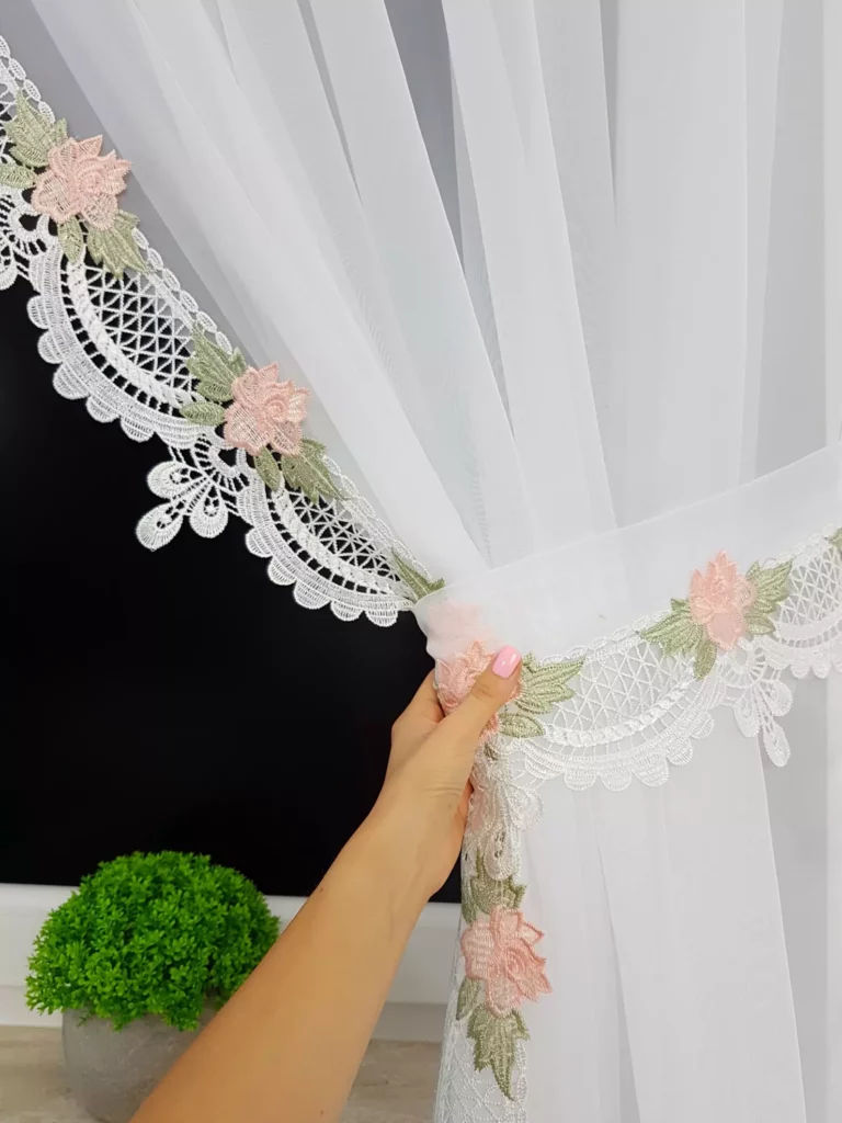 Elegancka Firana z Woalu z Gipiurą –Stylowa, i Funkcjonalna!