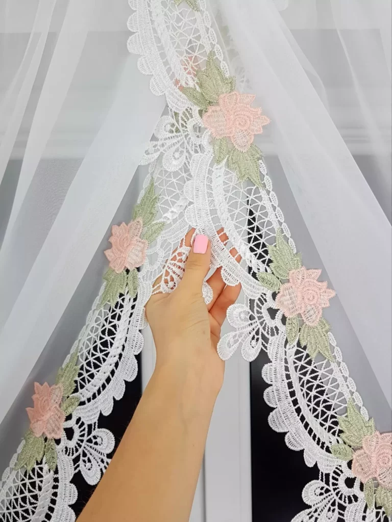 Elegancka Firana z Woalu z Gipiurą –Stylowa, i Funkcjonalna!