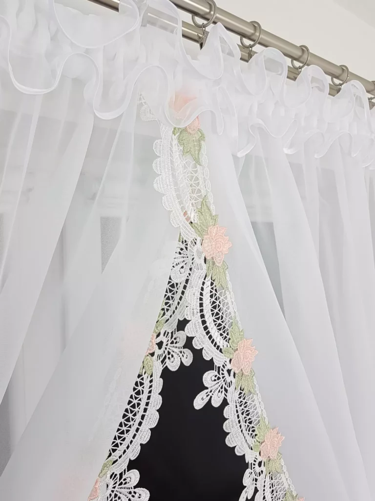 Elegancka Firana z Woalu z Gipiurą –Stylowa, i Funkcjonalna!