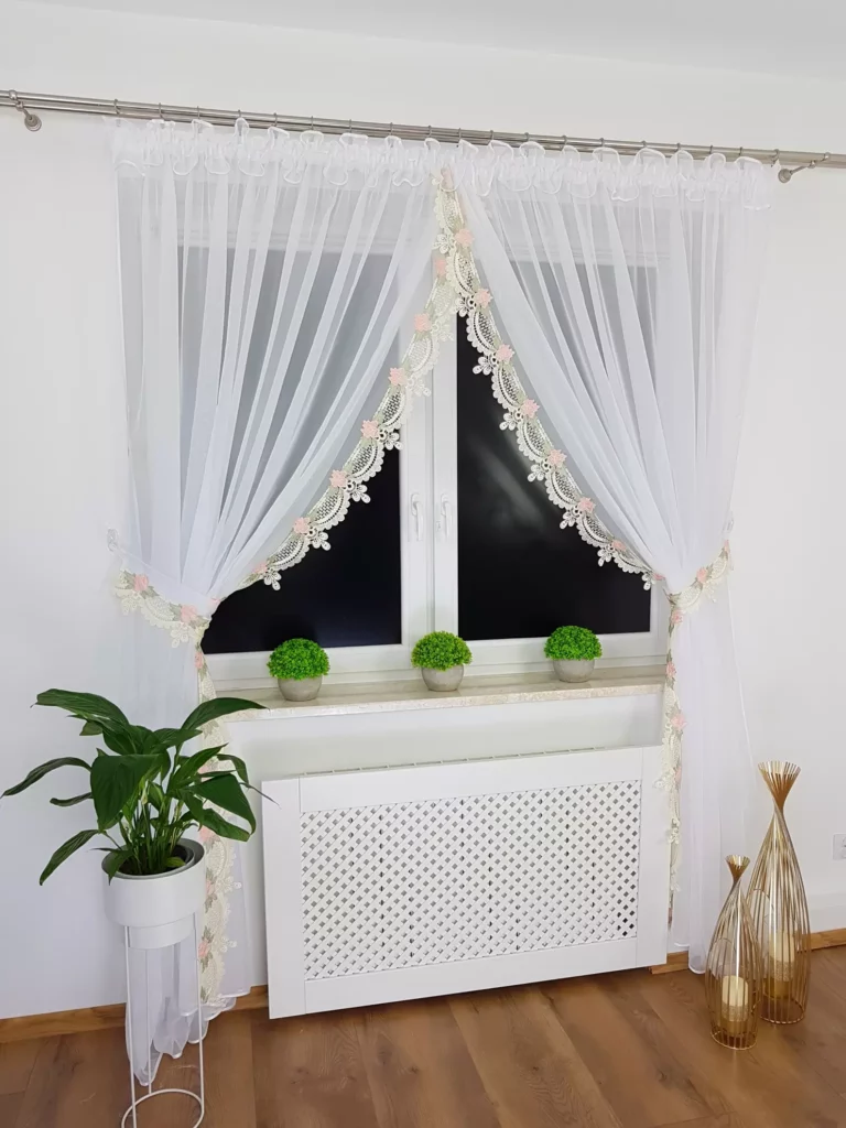 Elegancka Firana z Woalu z Gipiurą ecru –Stylowa, i Funkcjonalna!