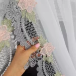Elegancka Firana z Woalu z Gipiurą szarą –Stylowa, i Funkcjonalna!