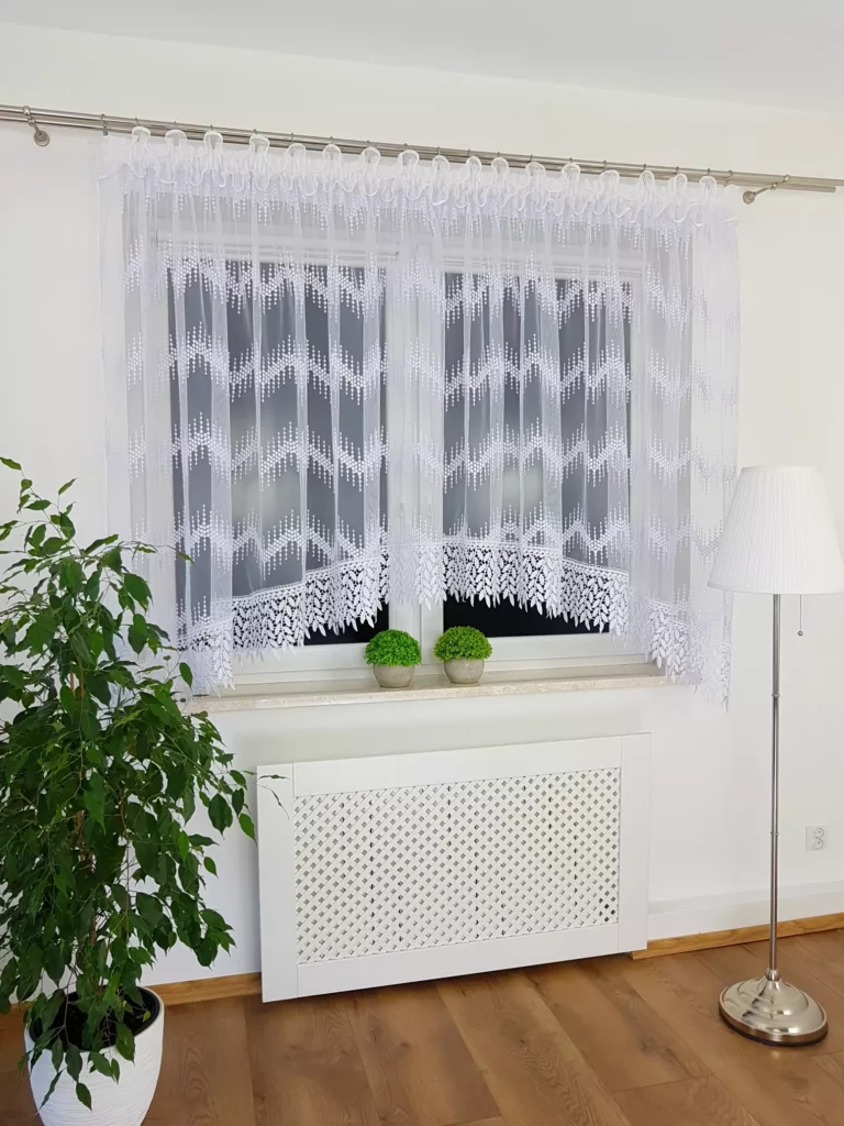 Firana gotowa z markizety zygzaki z gipiurą