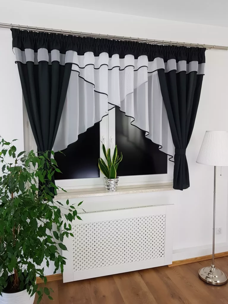 Firana gotowa z zasłonami czarna