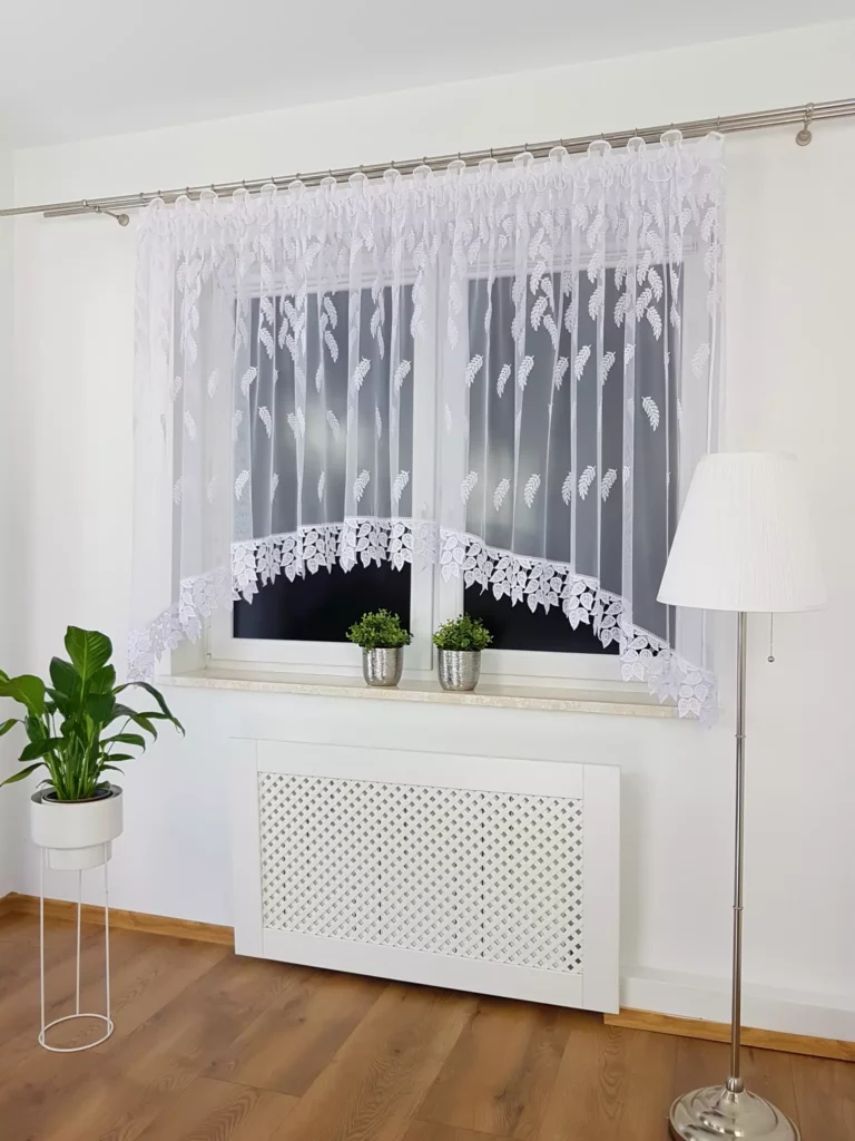 Firana z markizety haftowana w listki 400x160