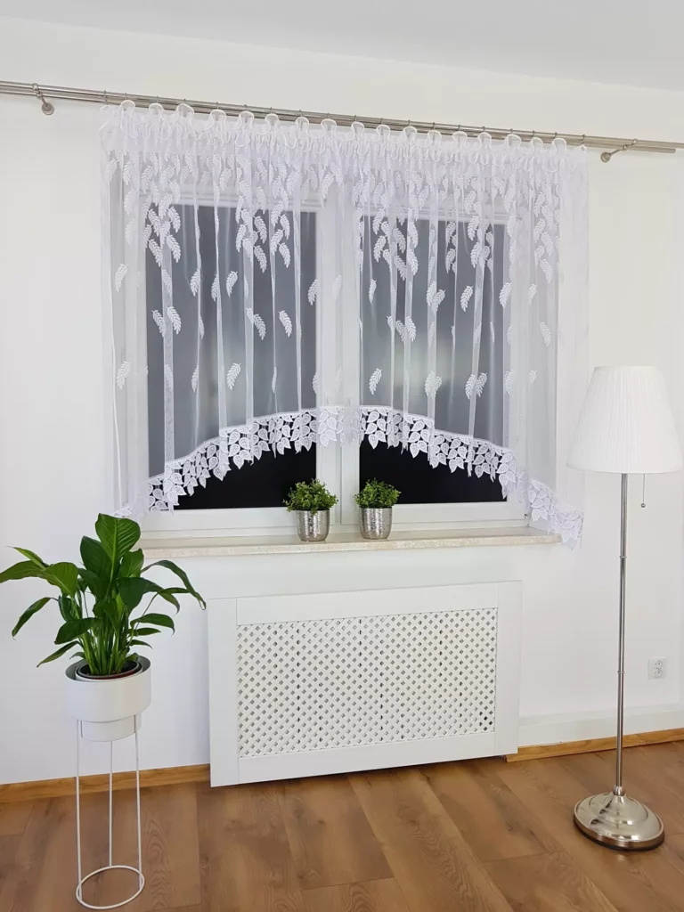 Firana z markizety haftowana w listki 400x160