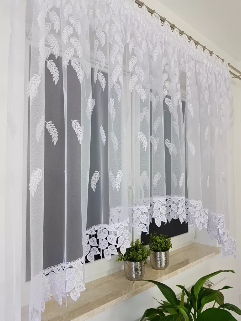 Firana z markizety haftowana w listki 400x160