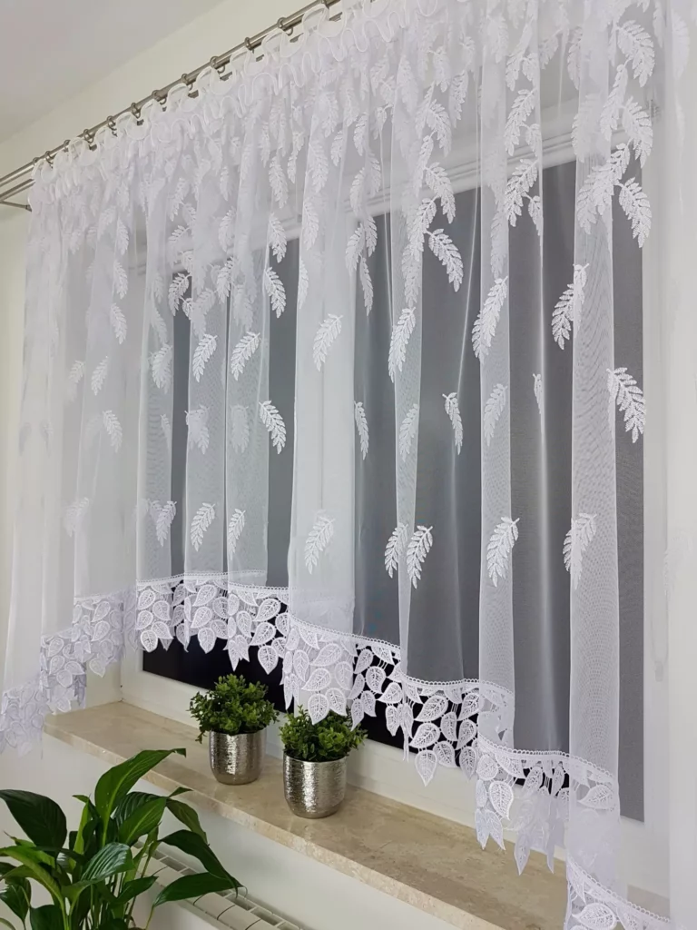 Firana z markizety haftowana w listki 400x160